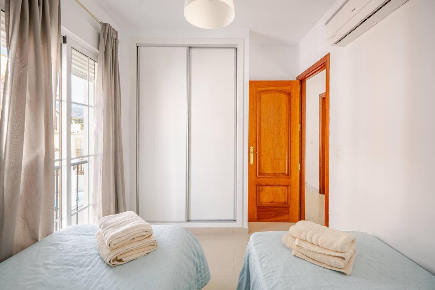 Villa Antonia Mar - Private & Heated Pool - Punta Lara Нерха Екстериор снимка